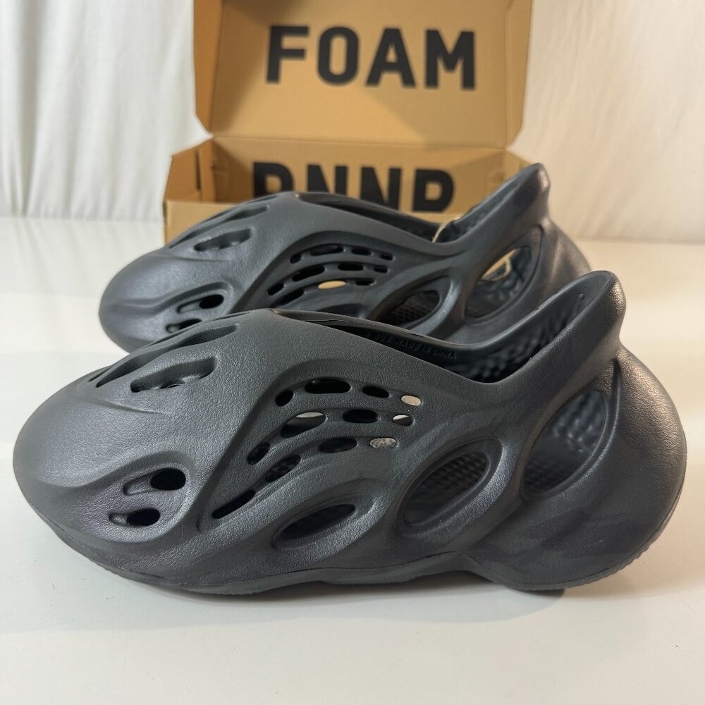 Adidas Yeezy Foam RNR Onyx Mens Size 8 NEW in Box
